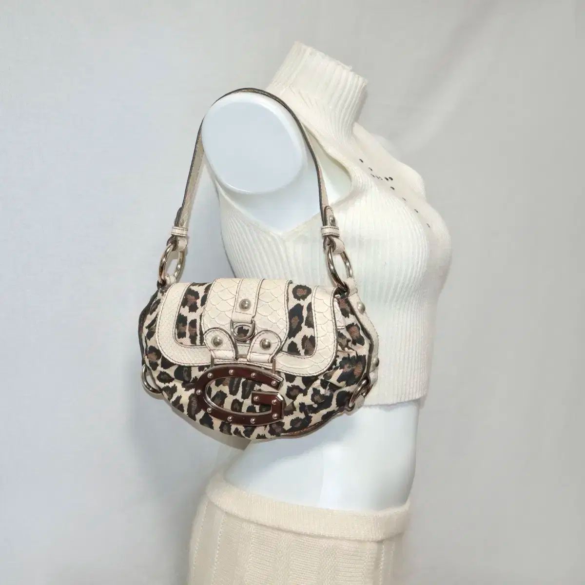 エシカルブランド「LIB」、夏の限定カラー「スカーレットピンク」登場：東京新聞 × PR TIMES：東京新聞デジタル ピンク エブリデイ キャンパス ラウンジ クルー カラー レッド サイズ