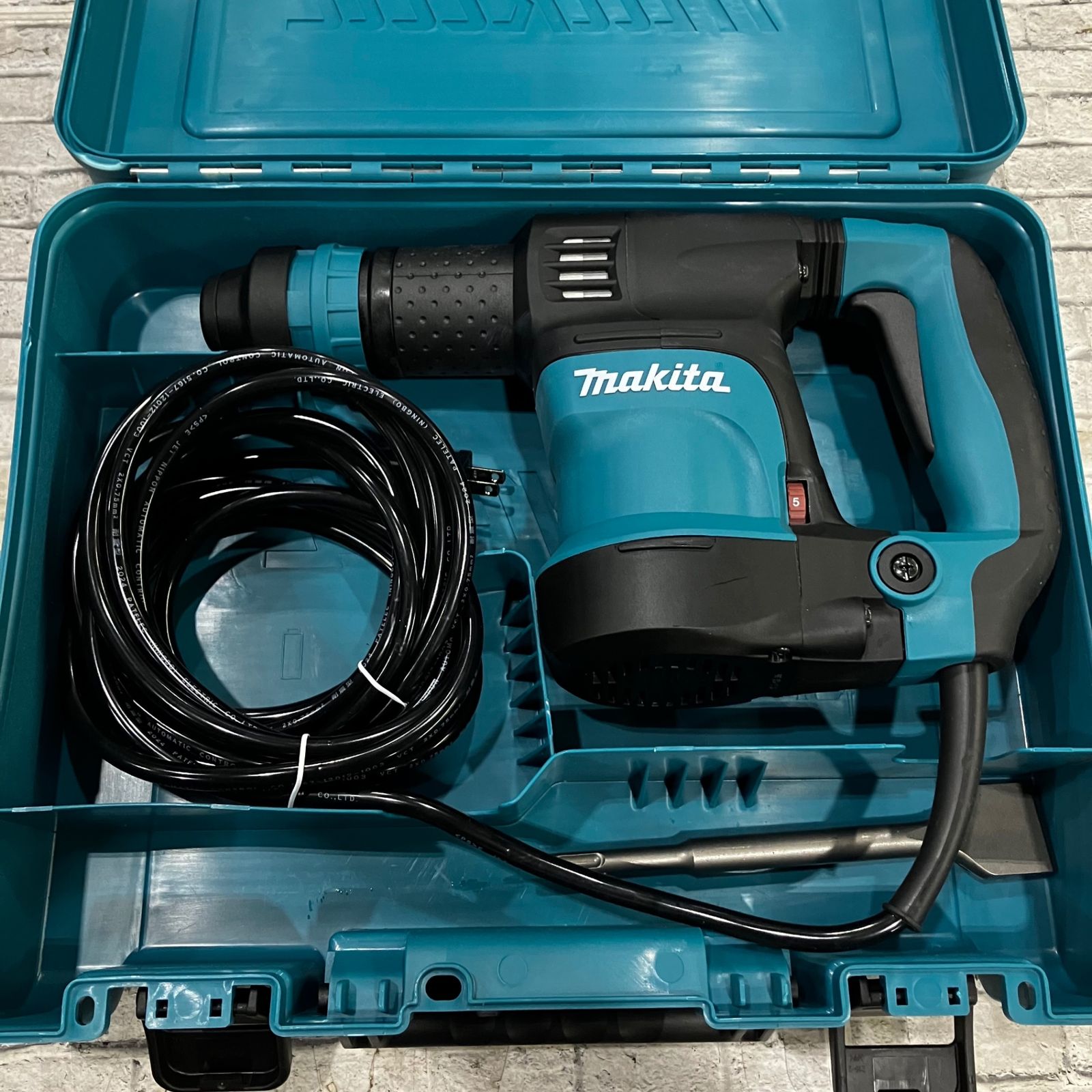 マキタ(makita) 電動ケレン スタンダードタイプ HK1820【川口店】