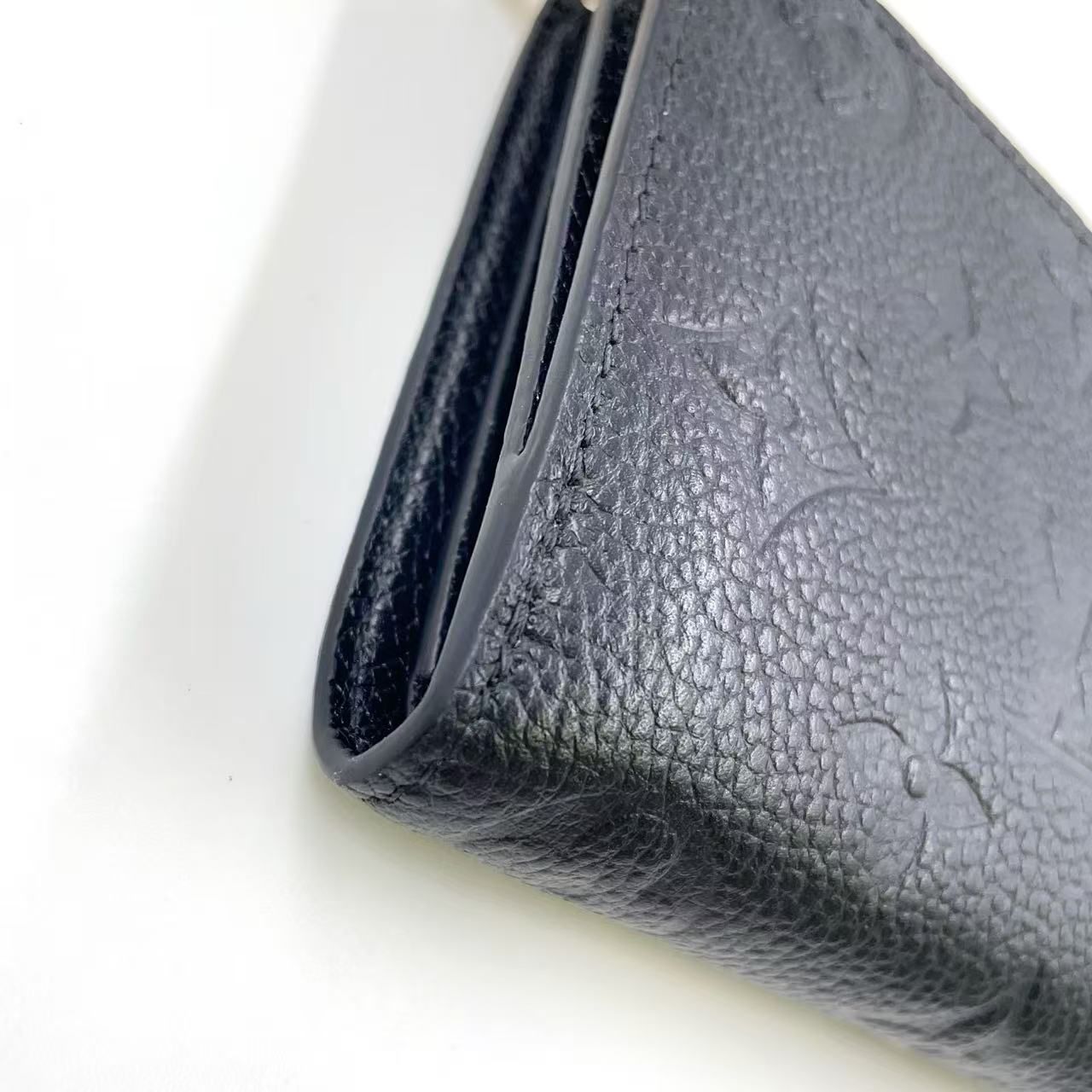 リサ モノグラム