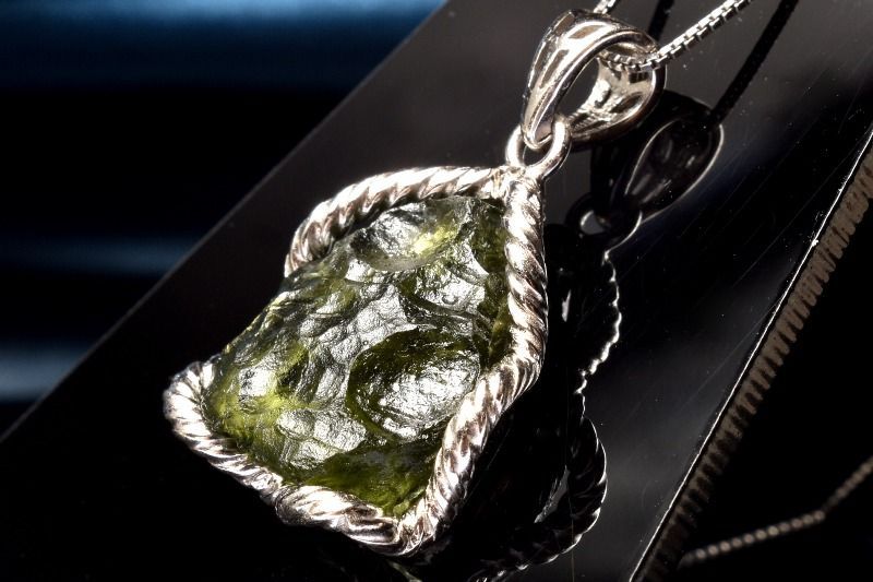１点物 AA シルバー925 モルダバイト 17x12mm 原石 ペンダントトップ _PC3765