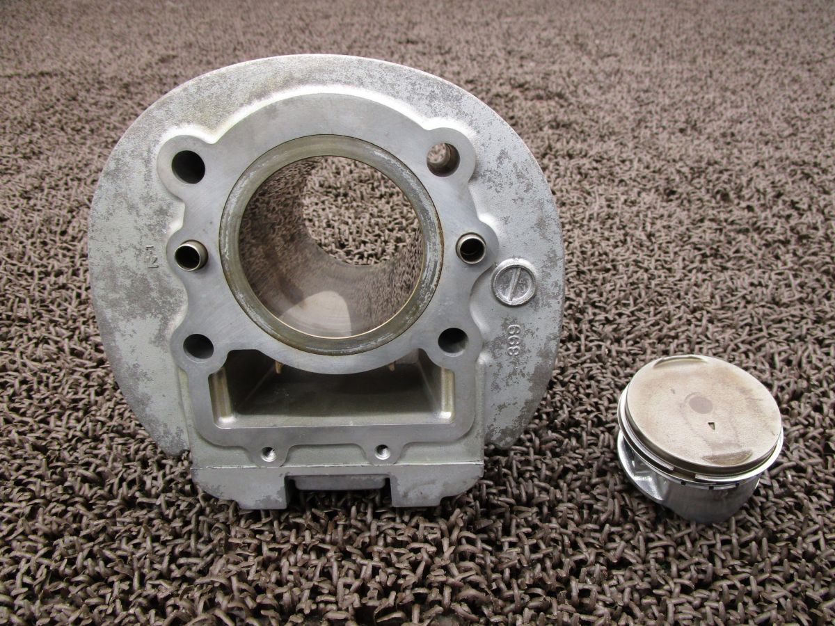 シリンダー ピストン