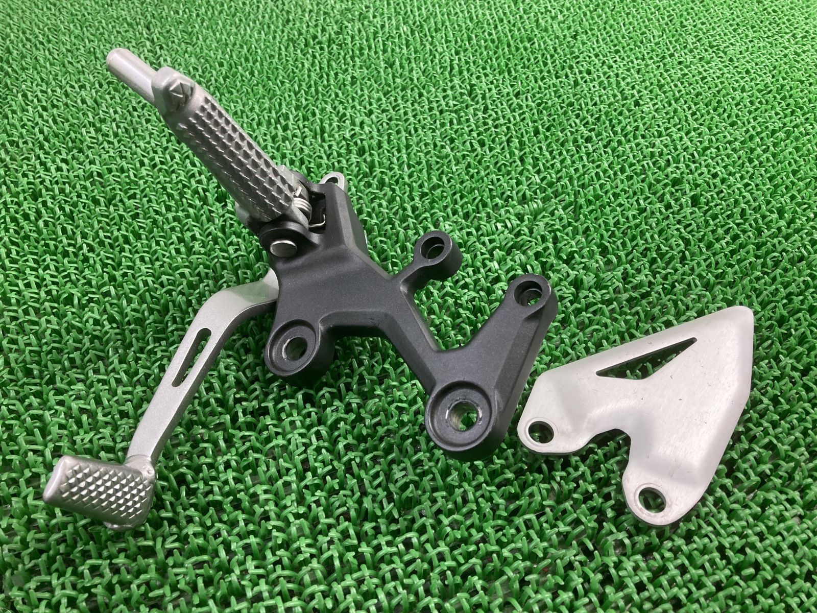 Ninja ZX-12R (ZXT20A) 純正 タンデムステップ 右側 35063-1065 R