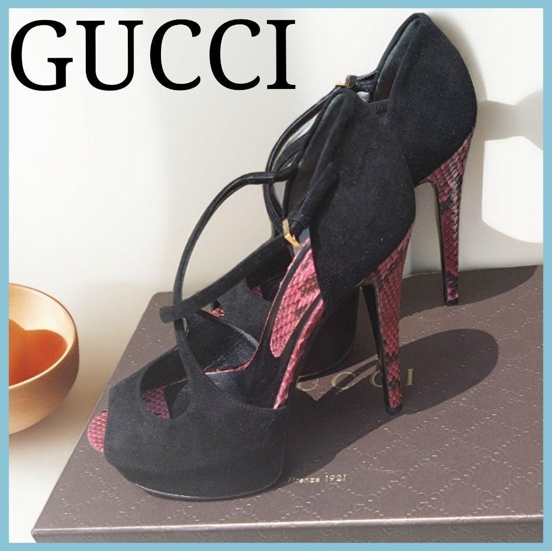 GUCCI グッチ サンダル 23cm 激 デザイン ブラック スエード ピンヒール Tストラップ サンダル 黒×パイソン柄 ハイヒール オープントゥ