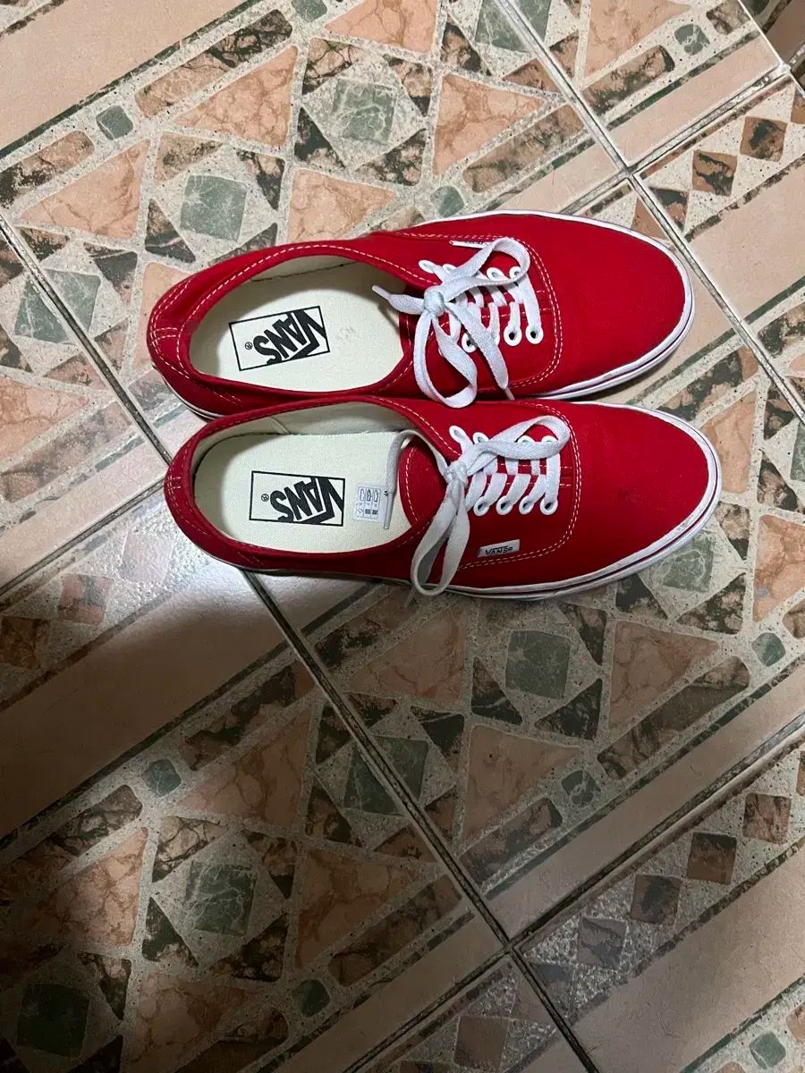 【雷市場（ポンジャン）商品韓国直送】VANS(バンズ) オーセンティック 265 サイズ 出品