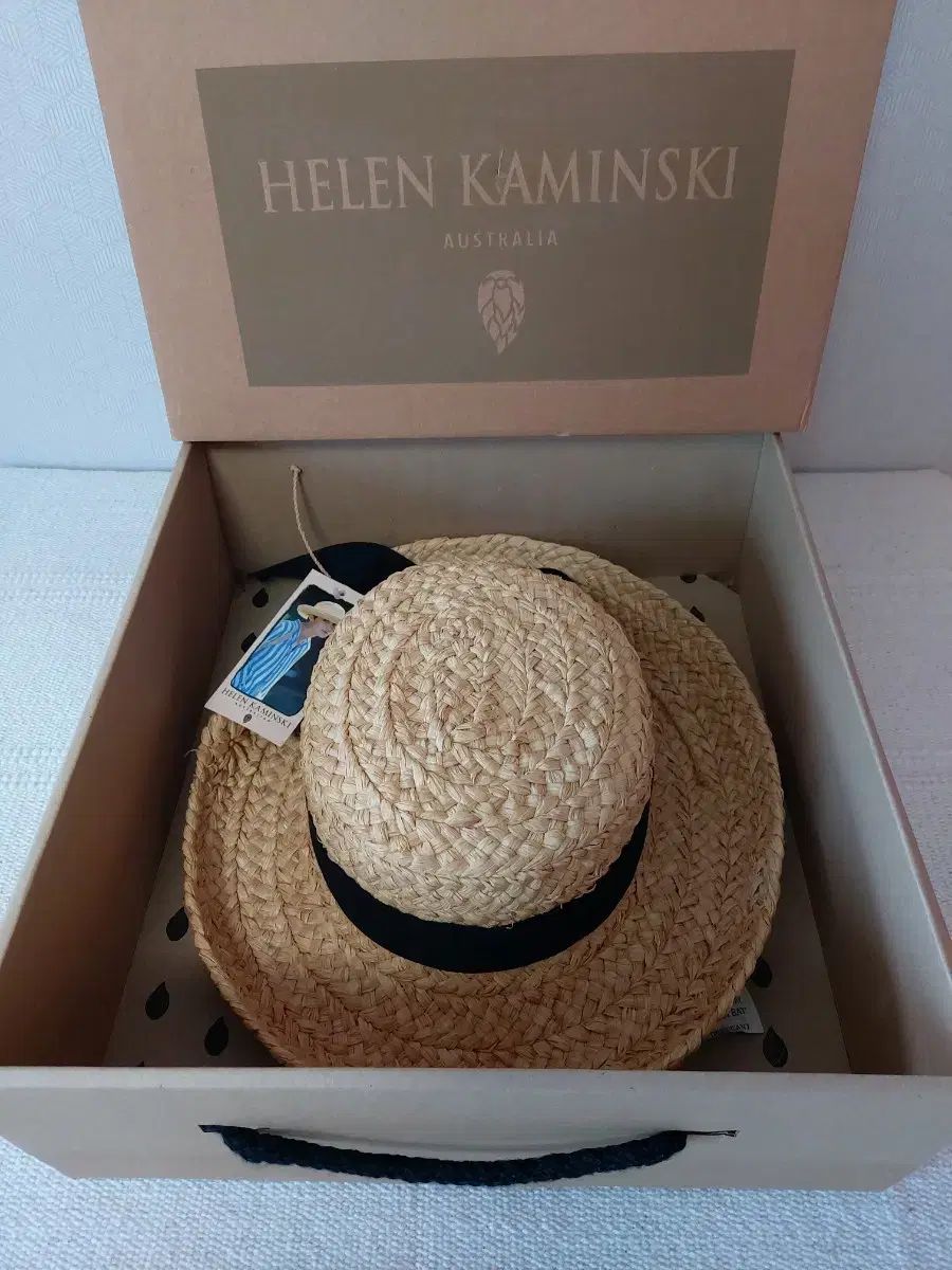 Helen Kaminski ヘレンカミンスキー ニューポート クラシック これは です