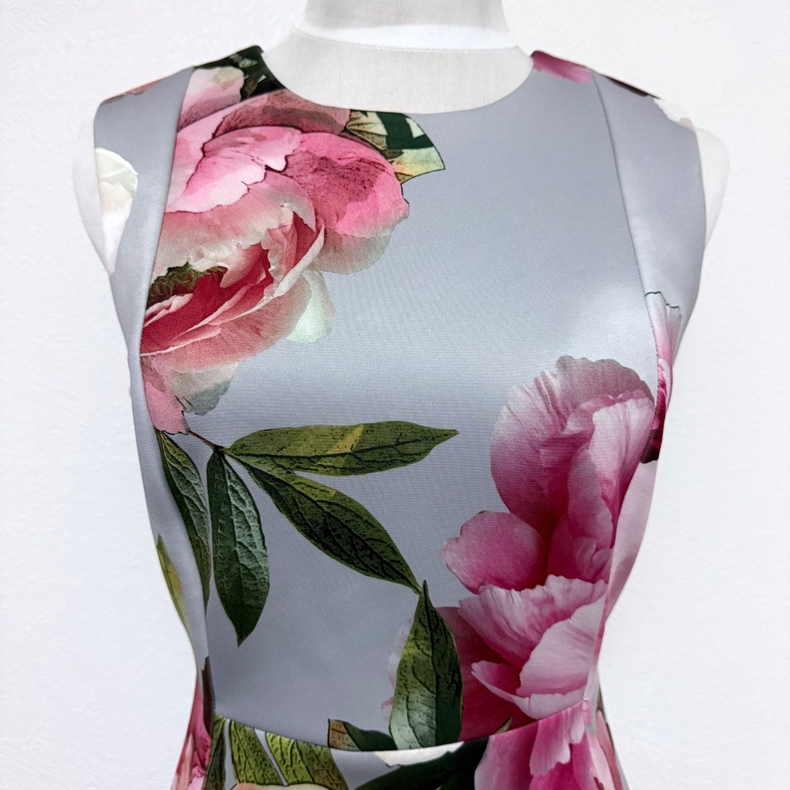 美品】Calvin Klein ノースリーブ ひざ丈ワンピース 花柄