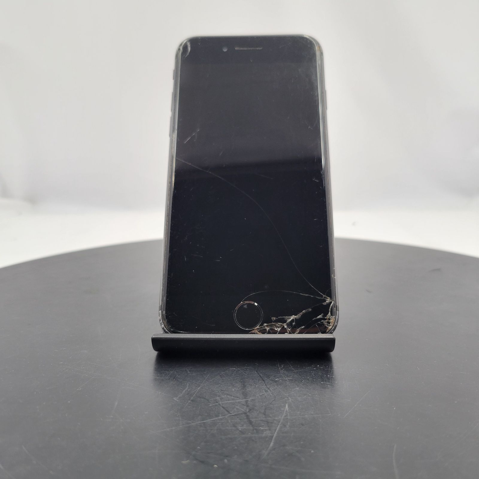 【動作確認済】Apple iPhone8 64gb 画面割れ有 Apple iPhone8 64GB SIMフリー 画面割れあり