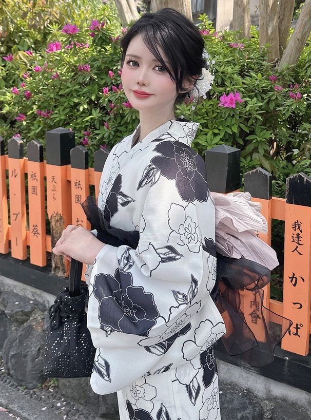 花柄モノトーン浴衣　兵児帯　ピンク　ブラック　ホワイト　古典花柄　和柄　モダン 新品gi1612] 花柄モノトーン浴衣 - メルカリ