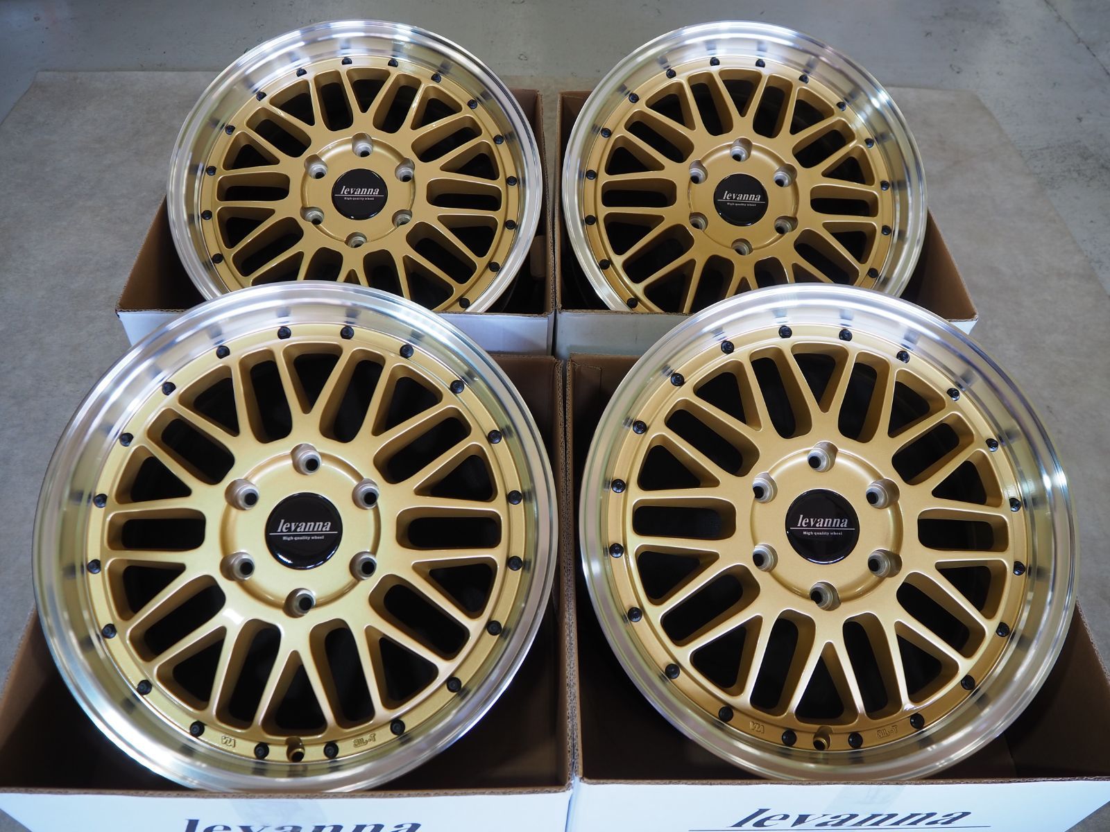 levanna 18インチ 美品 バリ山 おまけあり 深リム メッシュ ゴールド levanna V10LTH 18inch 7.0J 6-139.7+