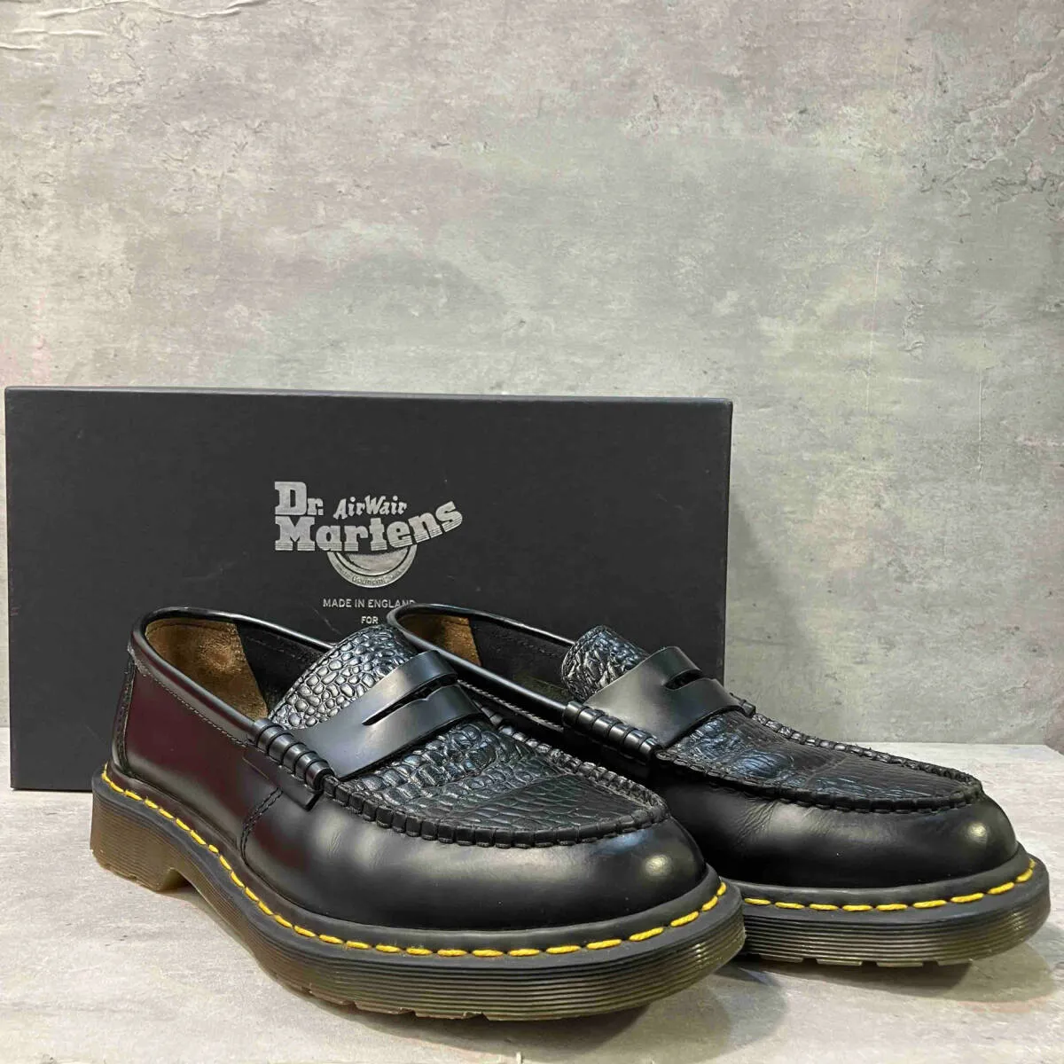 2025年最新】stussy dr.martens ローファーの人気アイテム - メルカリ