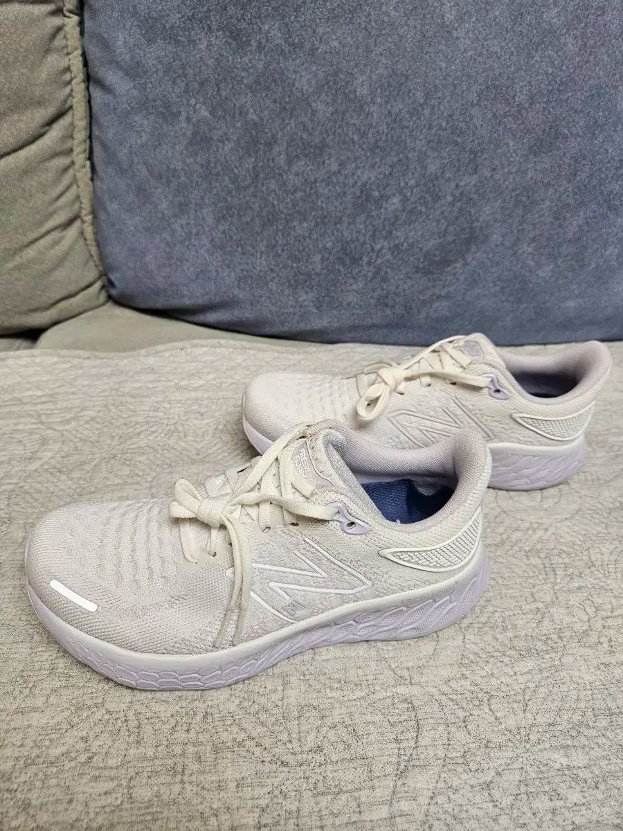 New Balance ニューバランス フレッシュフォーム 1080 V12 白 バイオレット 240 サイズ
