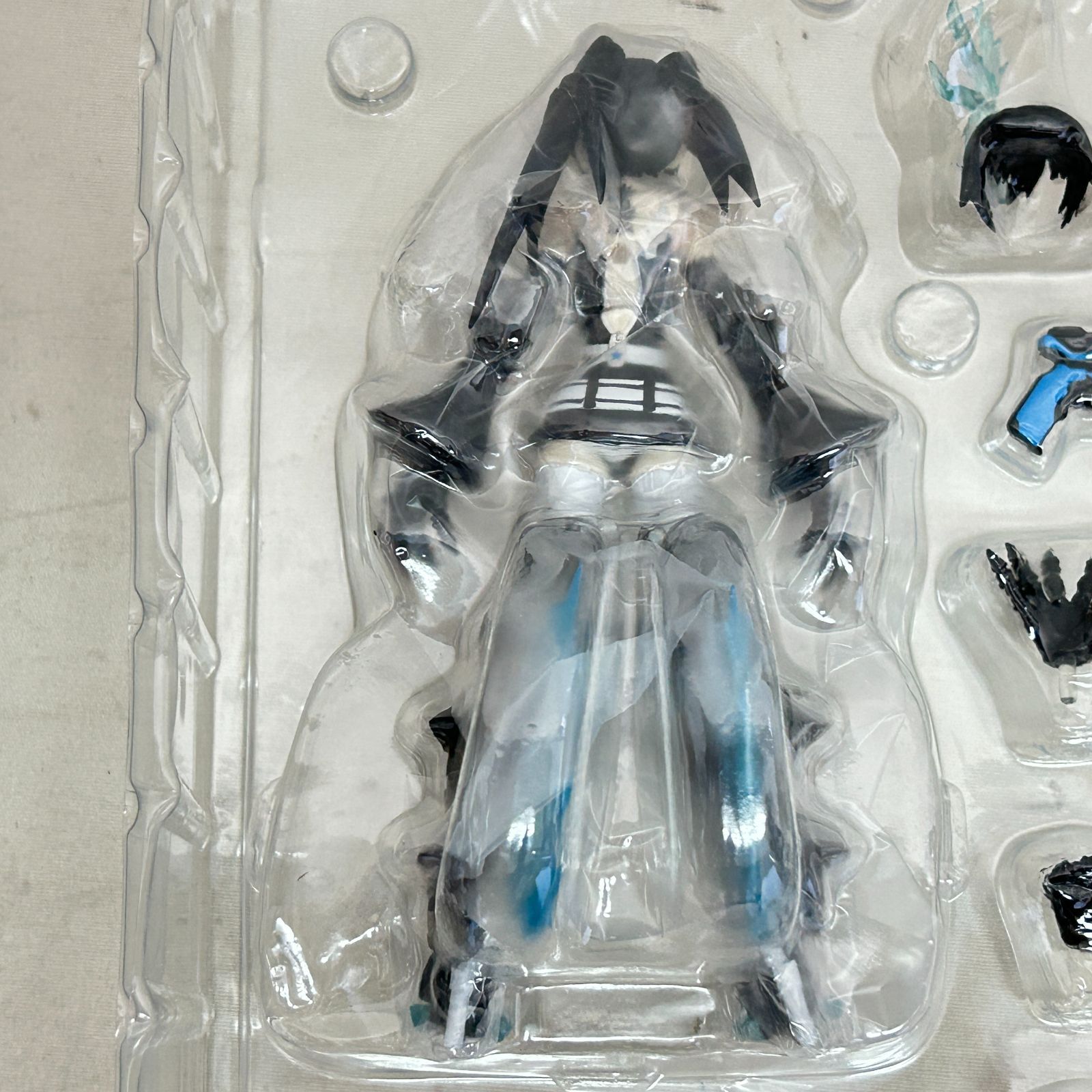 浜館43-887】 イラストレーターhuke氏初画集「BLK」限定版 figma