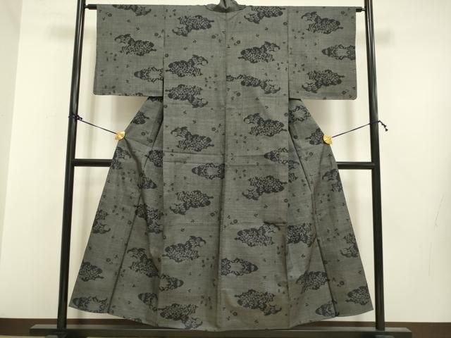 平和屋着物▽本場大島紬 単衣 7マルキ 雲取草葉文 正絹 逸品 未使用  