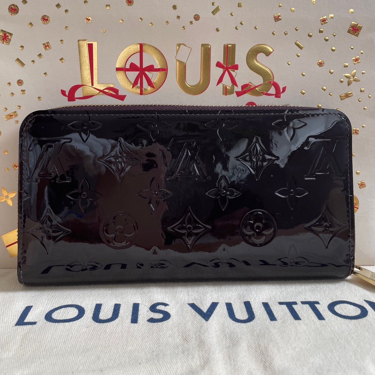 使用わずか】 ルイヴィトン モノグラム ヴェルニ アマラント ジッピー  