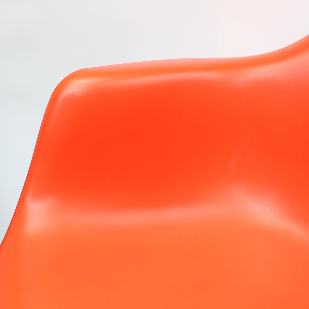 アームシェルチェア