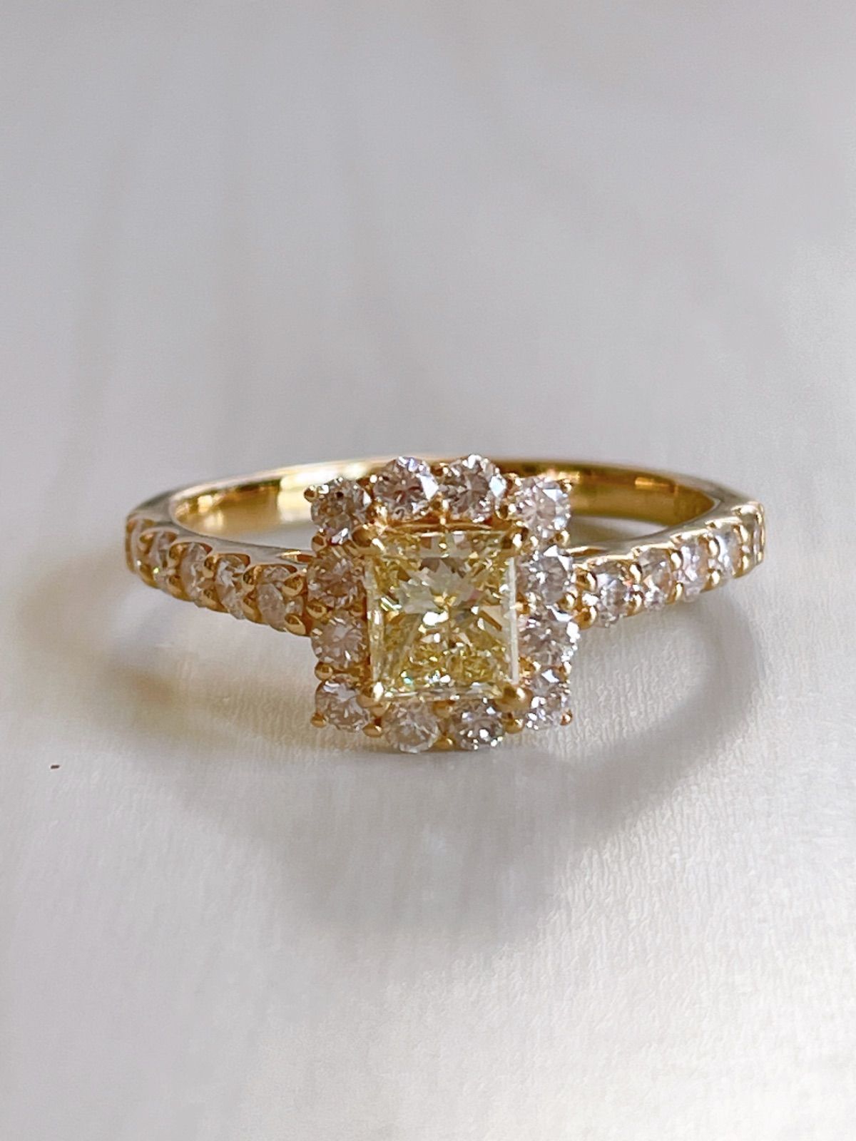 k18 0.519ct ベリーライトイエローダイヤモンド　　リング　上質