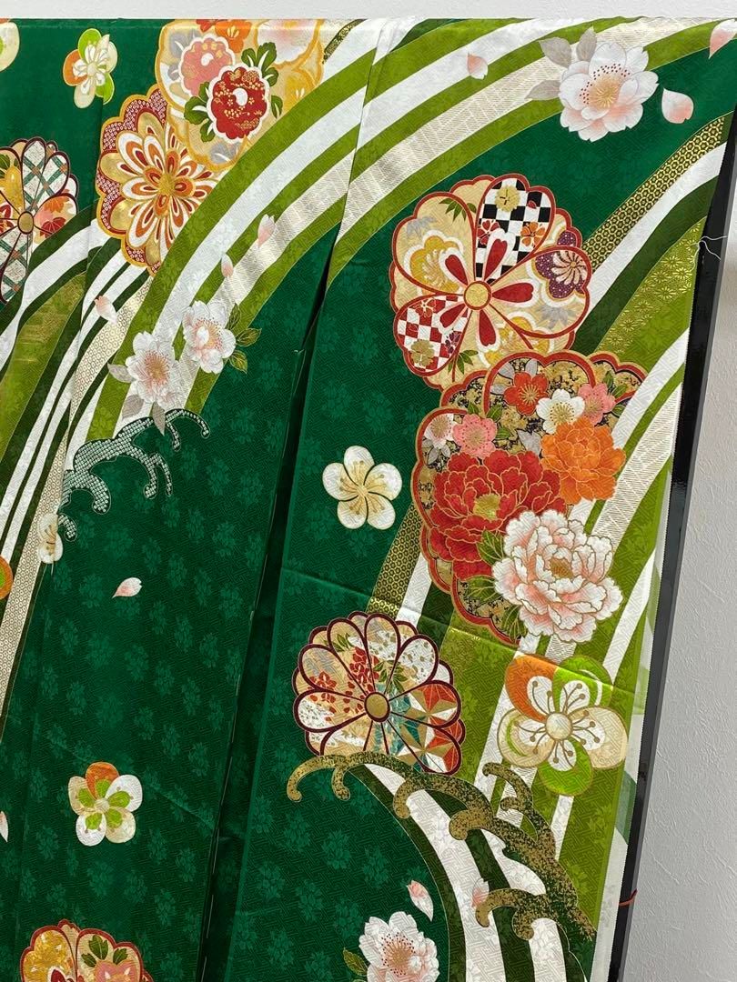 振袖 仮絵羽 刺繍 金彩 紋意匠 牡丹 正絹 未仕立て品 八掛付き - メルカリ