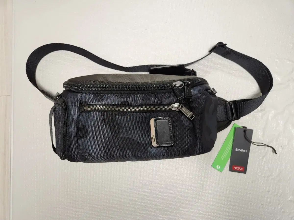 TUMI トゥミ アルファブラボー ケリー スリング ボディバッグ 黒 美品