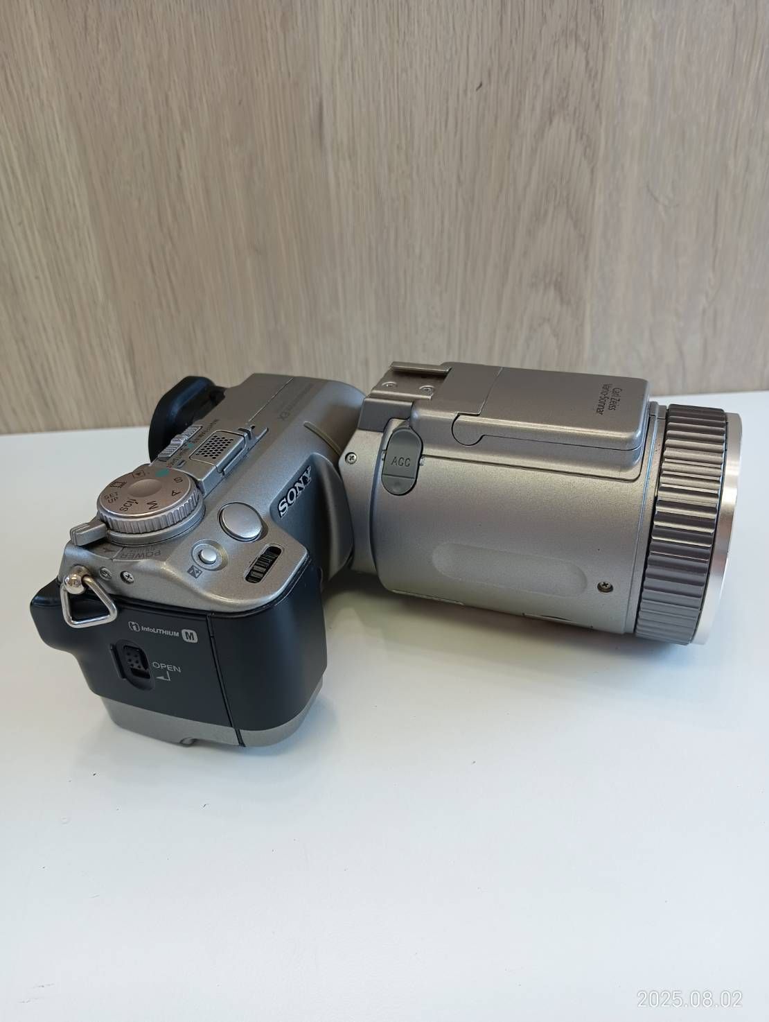 SONY ソニー DSC-F707 デジタルスチルカメラ ASCII.jp：Cyber-shot DSC-F707 (1/4)