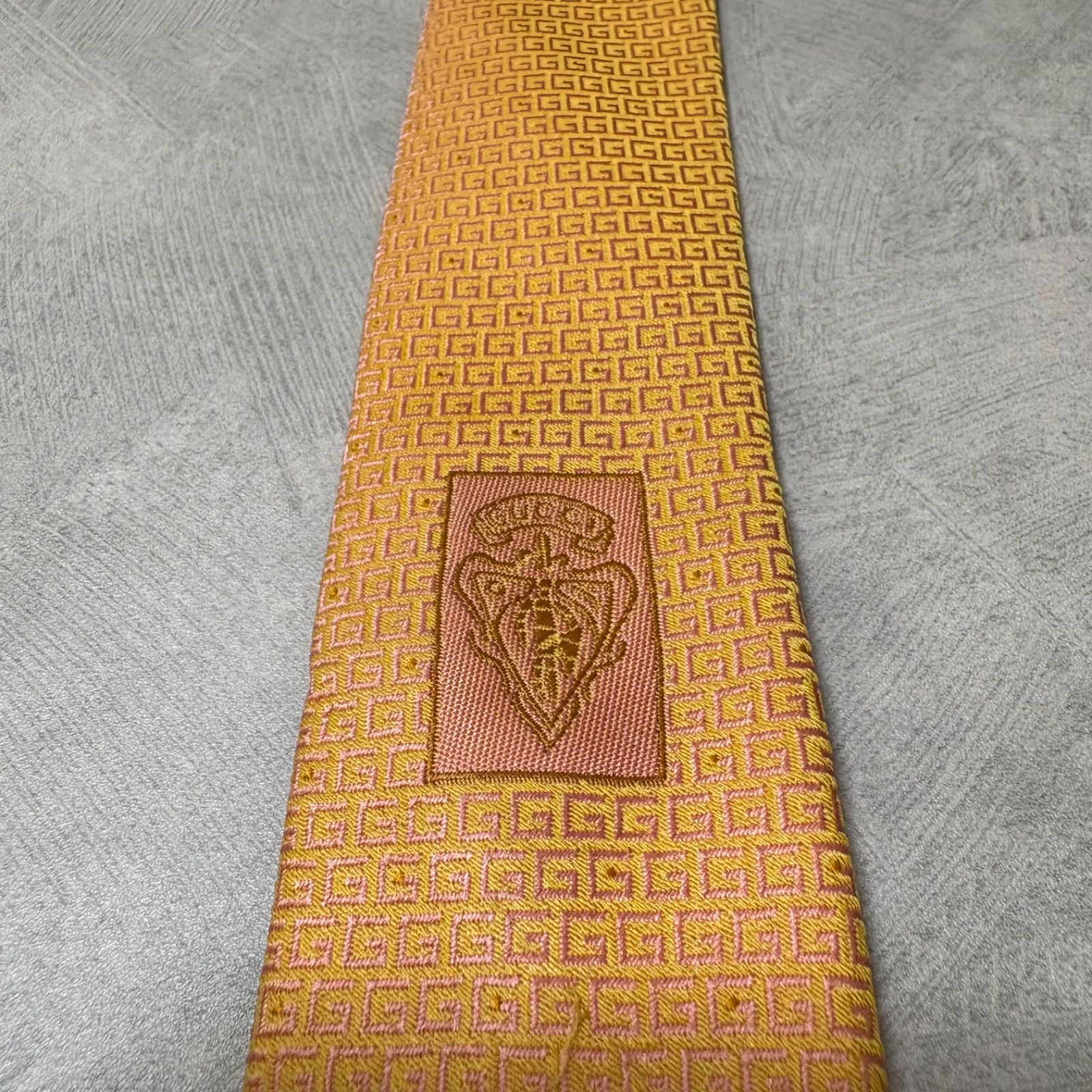 美品 GUCCI グッチ シルク 100％ ライトオレンジ GG柄 美品 GUCCI グッチ シルク 100％ ライトオレンジ G柄 254-731