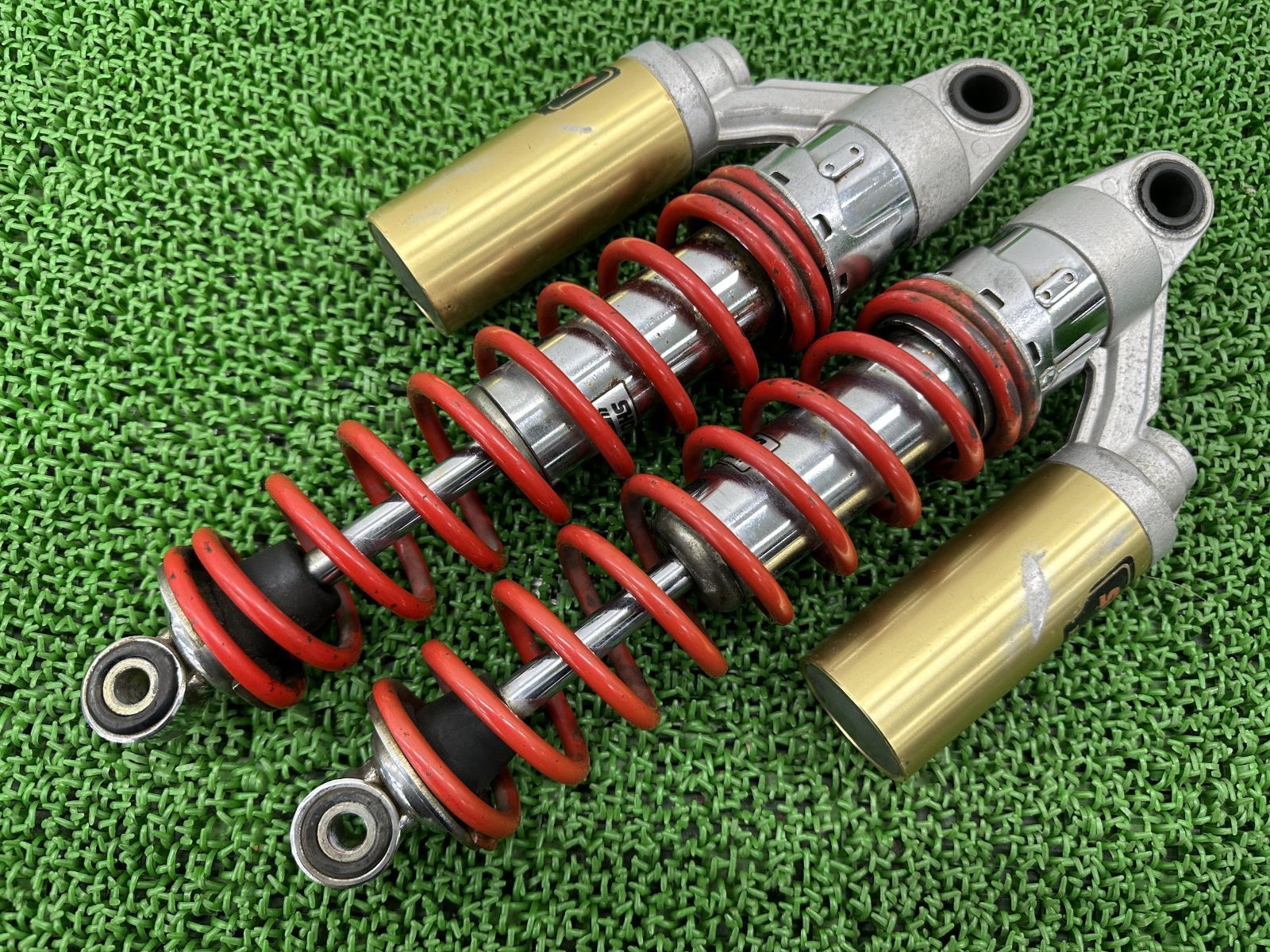 SHOWA CB400SF スペック3 NC39 純正リアサス OH必須 - メルカリ SHOWA