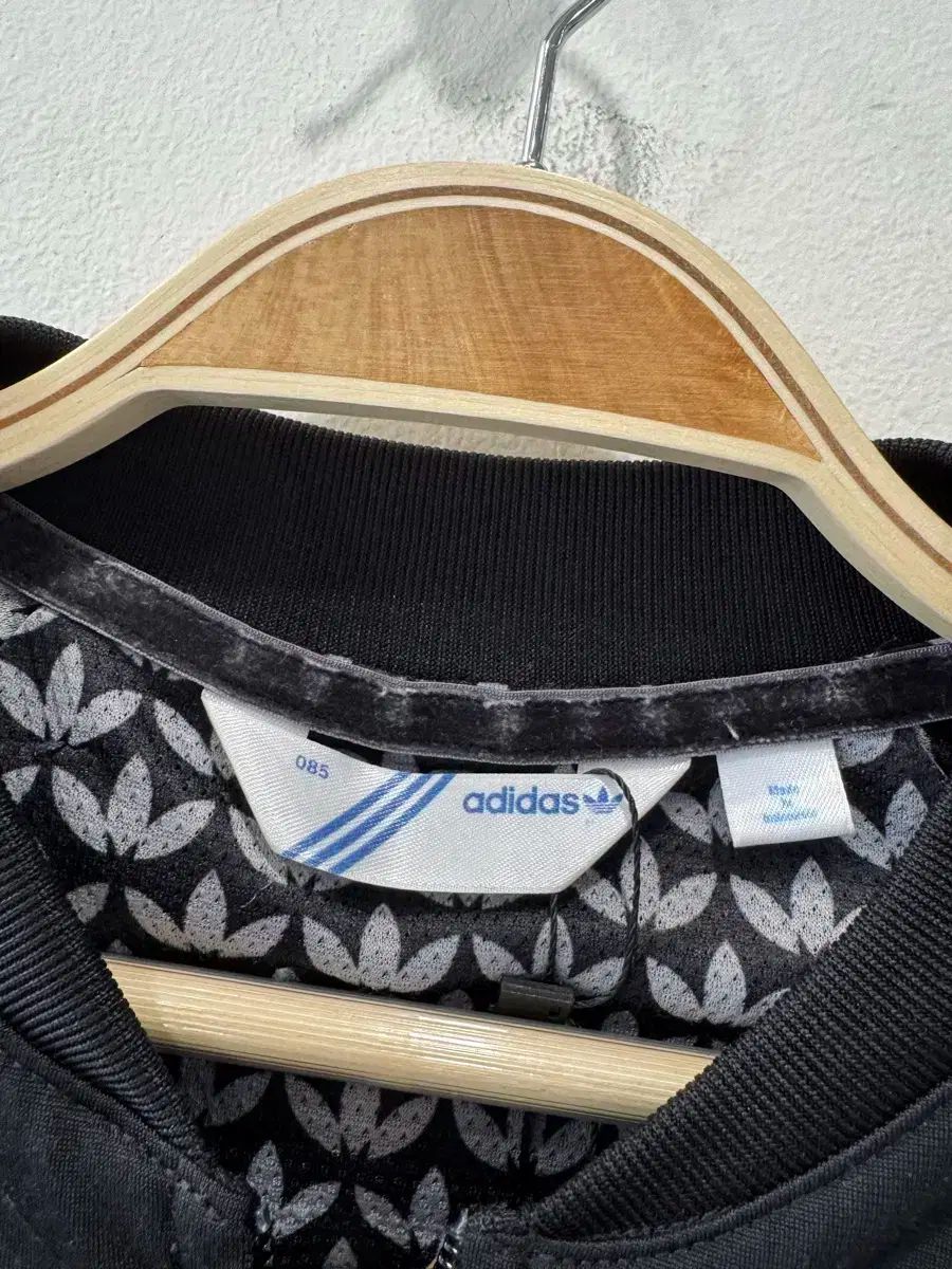 adidas アディダス