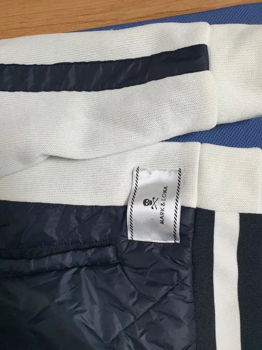 MARK - LONA マークアンドロナ ゴルフ ニットダウンジャケット 95 級 WHITEMONARCHHOTEL_COM