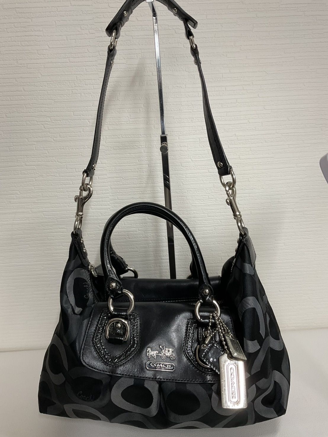 雑貨ショップ様コーチ　オプアート　ハンドバッグ　キャンバス　黒　肩掛け COACH コーチ シグネチャー マディソン オプアート ハンドバッグ