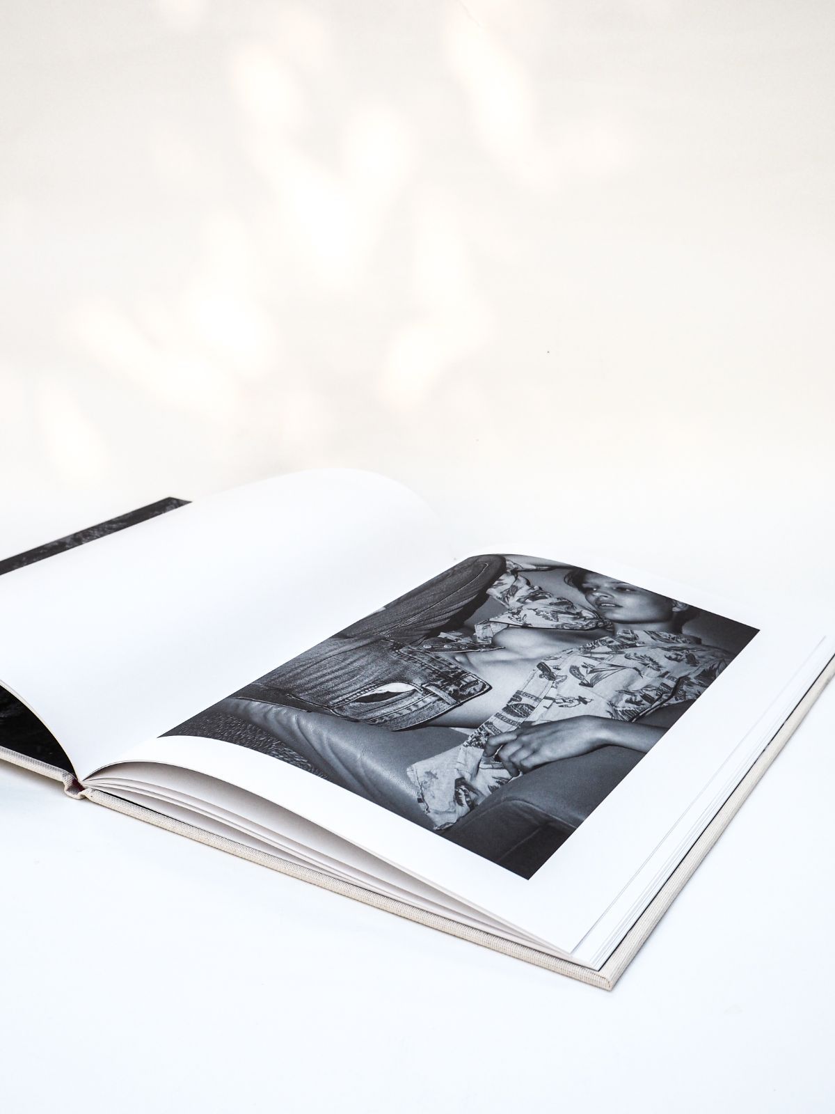 限定ポスター付 SOL&LUNA VIVIENNE SASSEN 洋書  写真集 限定ポスター付 SOL&LUNA VIVIENNE SASSEN 洋書 写真集