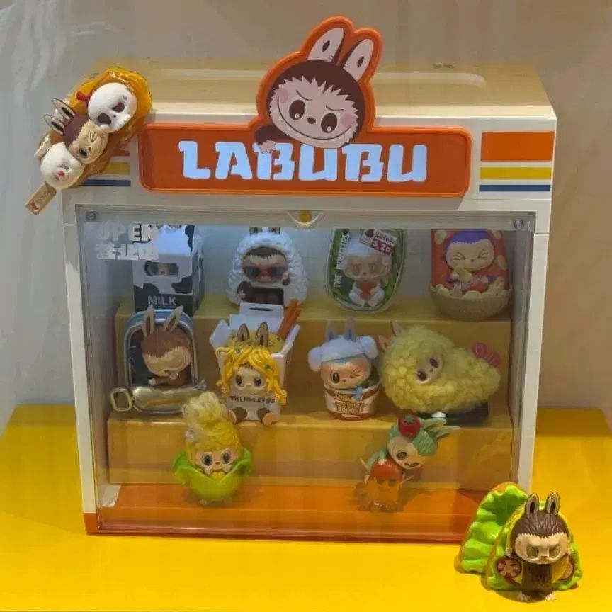 Labubu ラブブ 怪しいコンビニエンスストア ワキマート 表示 コンテナ