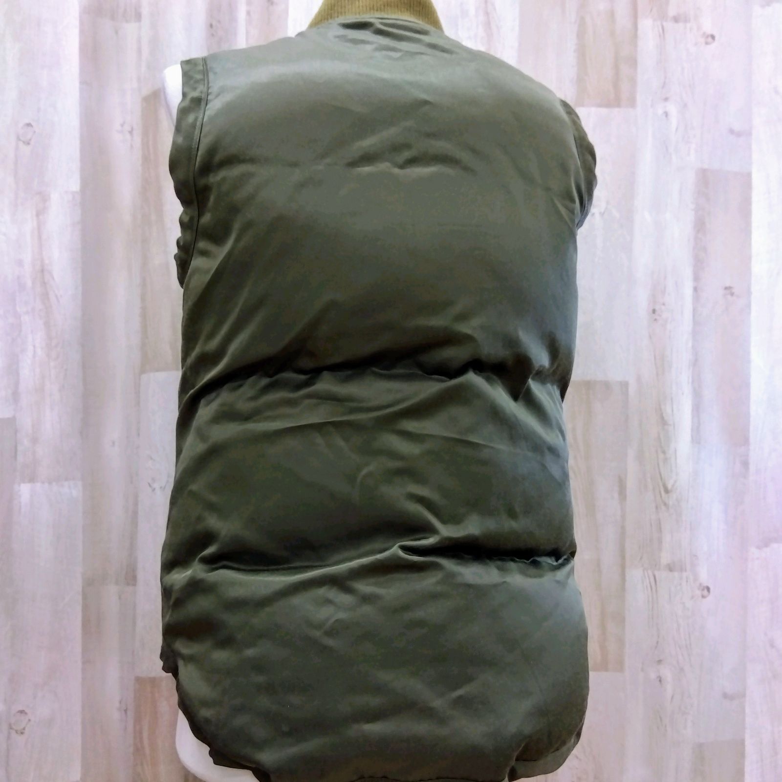 新品未使用タグあり　ウィムガゼット　ミリタリーベスト　ベージュ Whim Gazette(ウィム ガゼット)のFOODEDダウンベスト通販 | 集英社