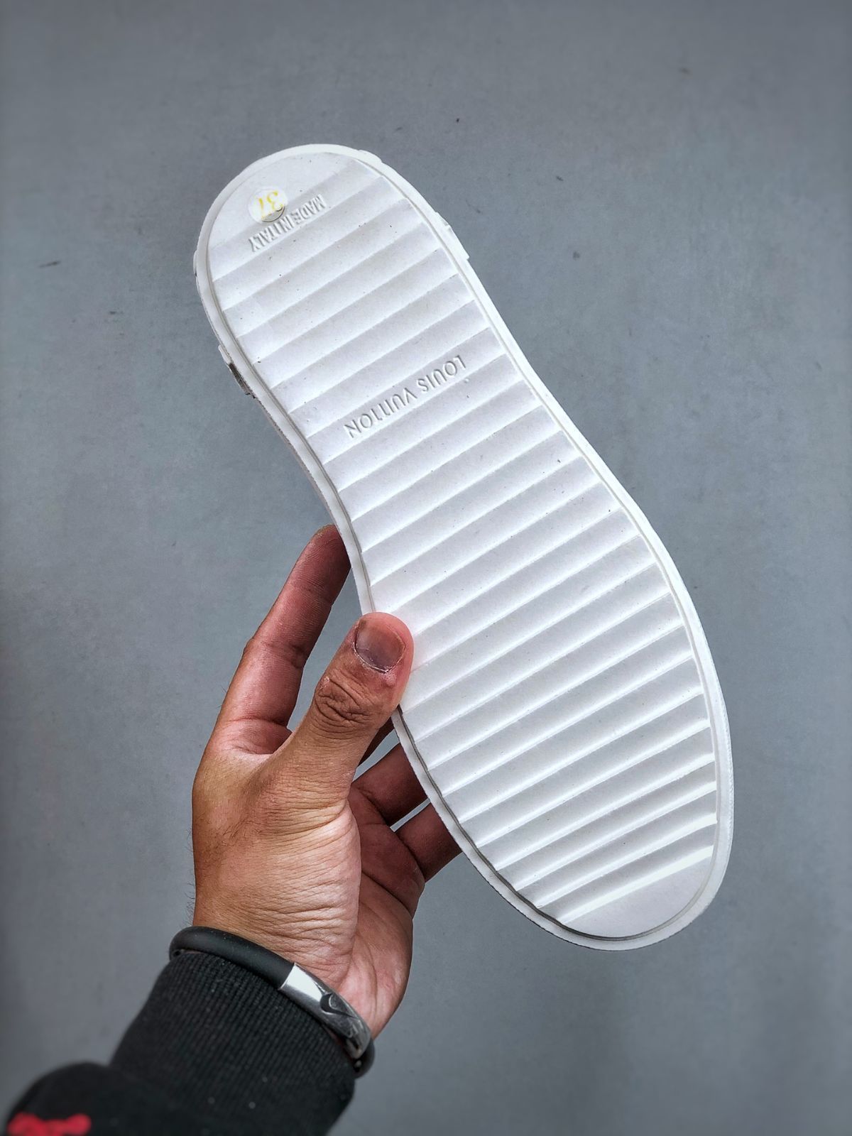 Louis Vuitton ロートップスニーカー、ホワイトパターン
