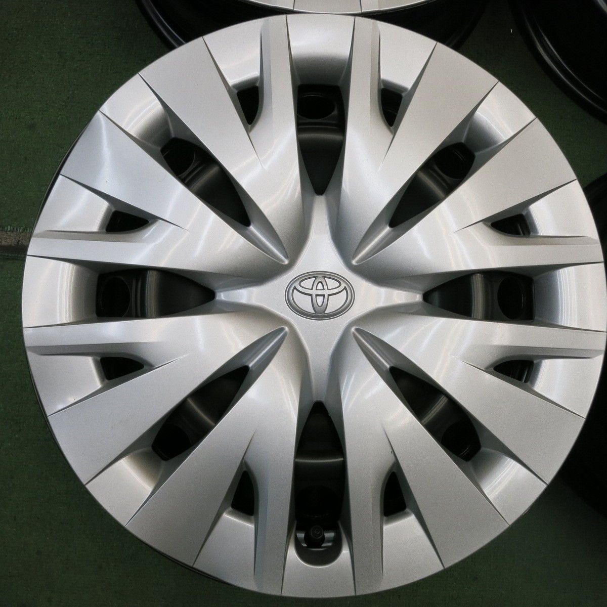 新車外し トヨタ ヤリス 純正 スチール ホイール 15インチ 15×6J