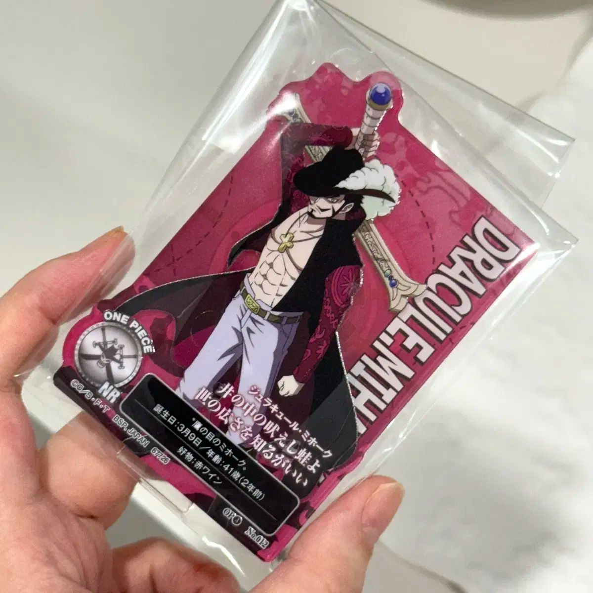 ONEPIECE 箔押しアクリルスタンド ミホーク S-ホーク 麦わらストア ONEPIECE 箔押しアクリルスタンド ミホーク S-ホーク 麦わら