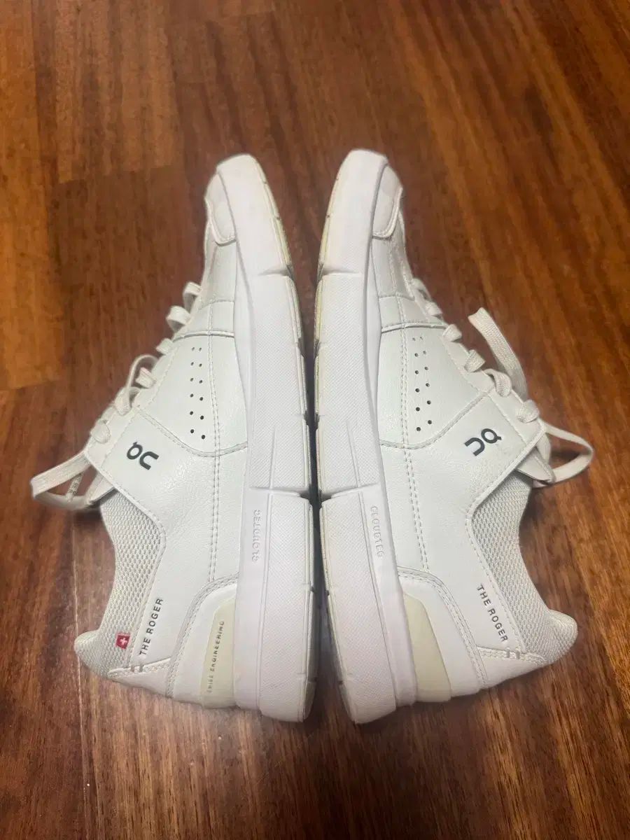 テニスシューズ 275