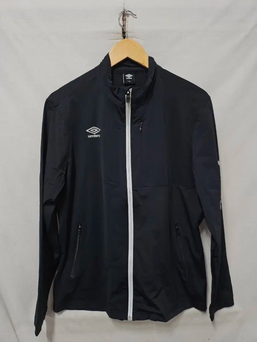 【雷市場（ポンジャン）商品韓国直送】 umbro(アンブロ) 機能性 ジップアップ ジャケット 105