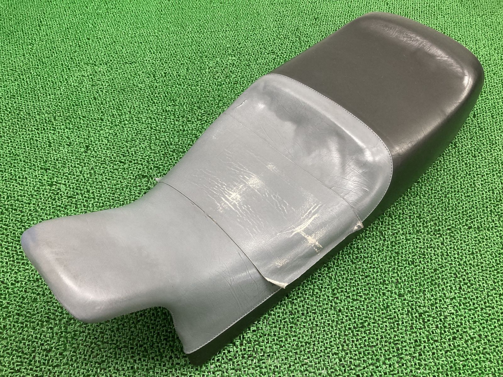 R100 シート 52.53-1 456 032 BMW 純正 バイク 部品 52.53-1456032 R80にも 91年～95年 修復素材や張り替えベースに 品薄
