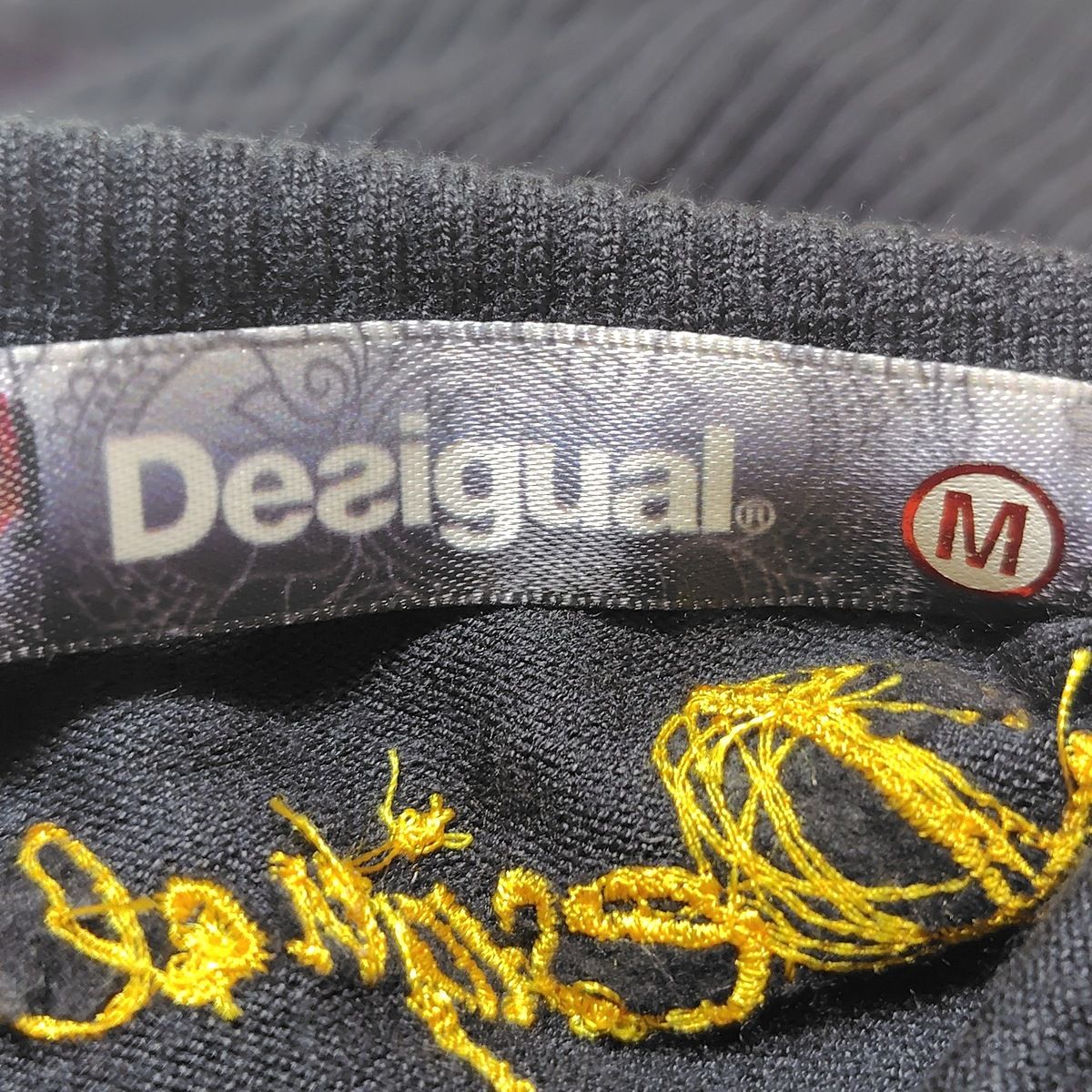 Desigual(デシグアル) 長袖セーター サイズM レディース - 黒×レッド×マルチ タートルネック/スパンコール/フラワー(花)/フリンジ