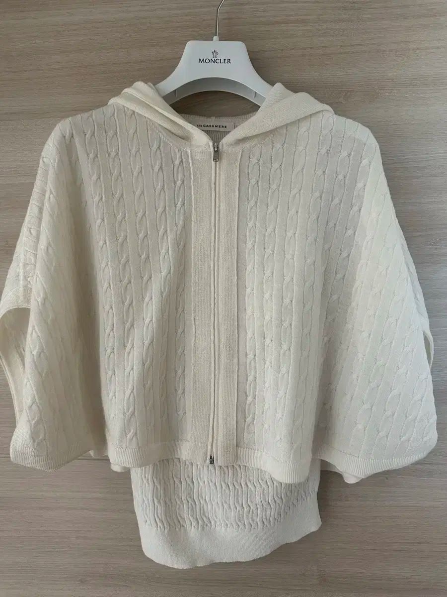 the CASHMERE バットウィング ジップアップ ナシフーディー セット