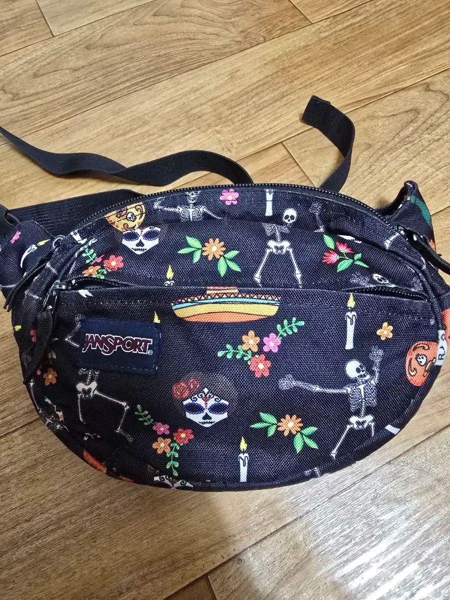ザンスポーツヒップ を販売しています