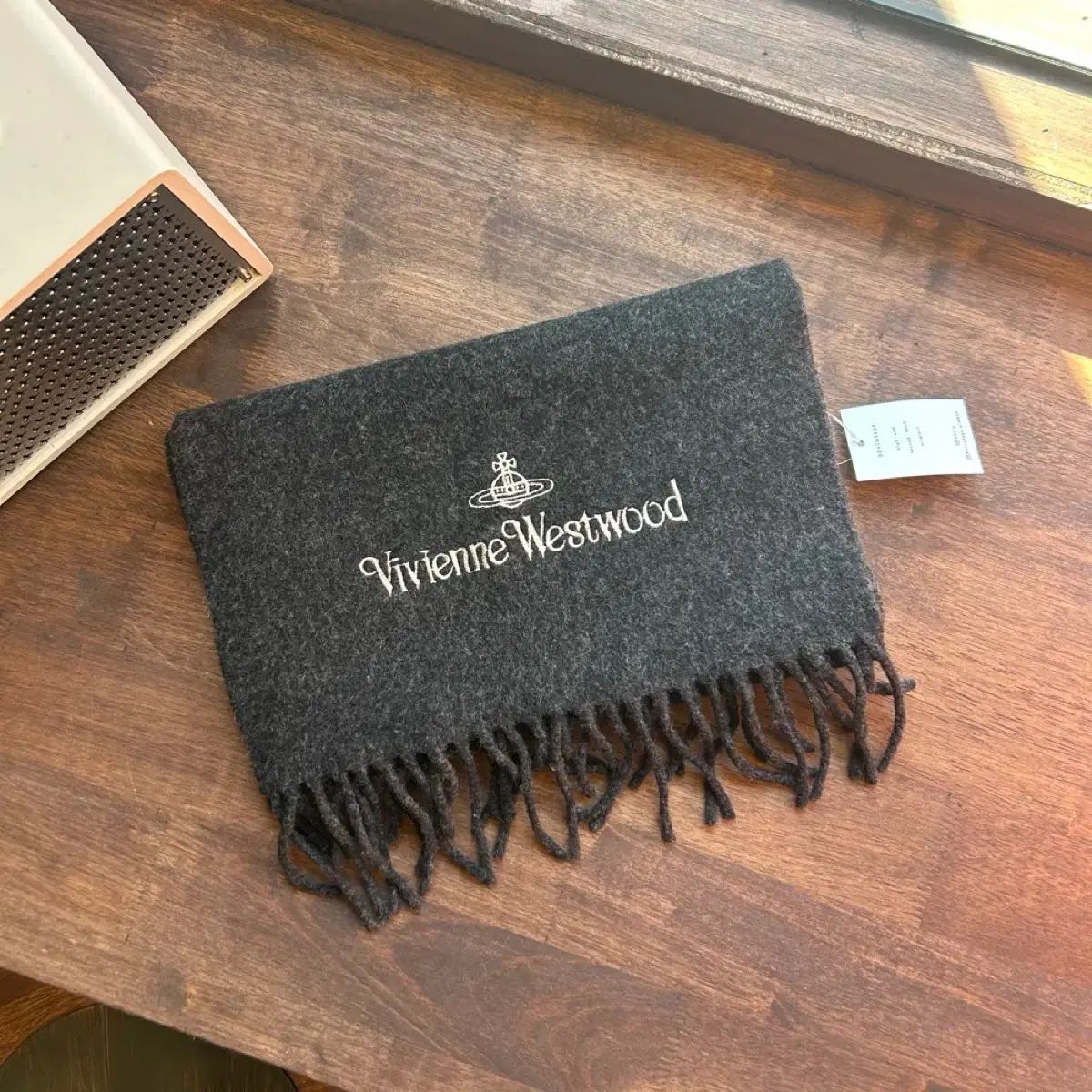 13536 ー Vivienne Westwood(ヴィヴィアンウエストウッド) WESTWOOD ウール マフラー (ラナ 70 % カシミヤ 3  - メルカリ
