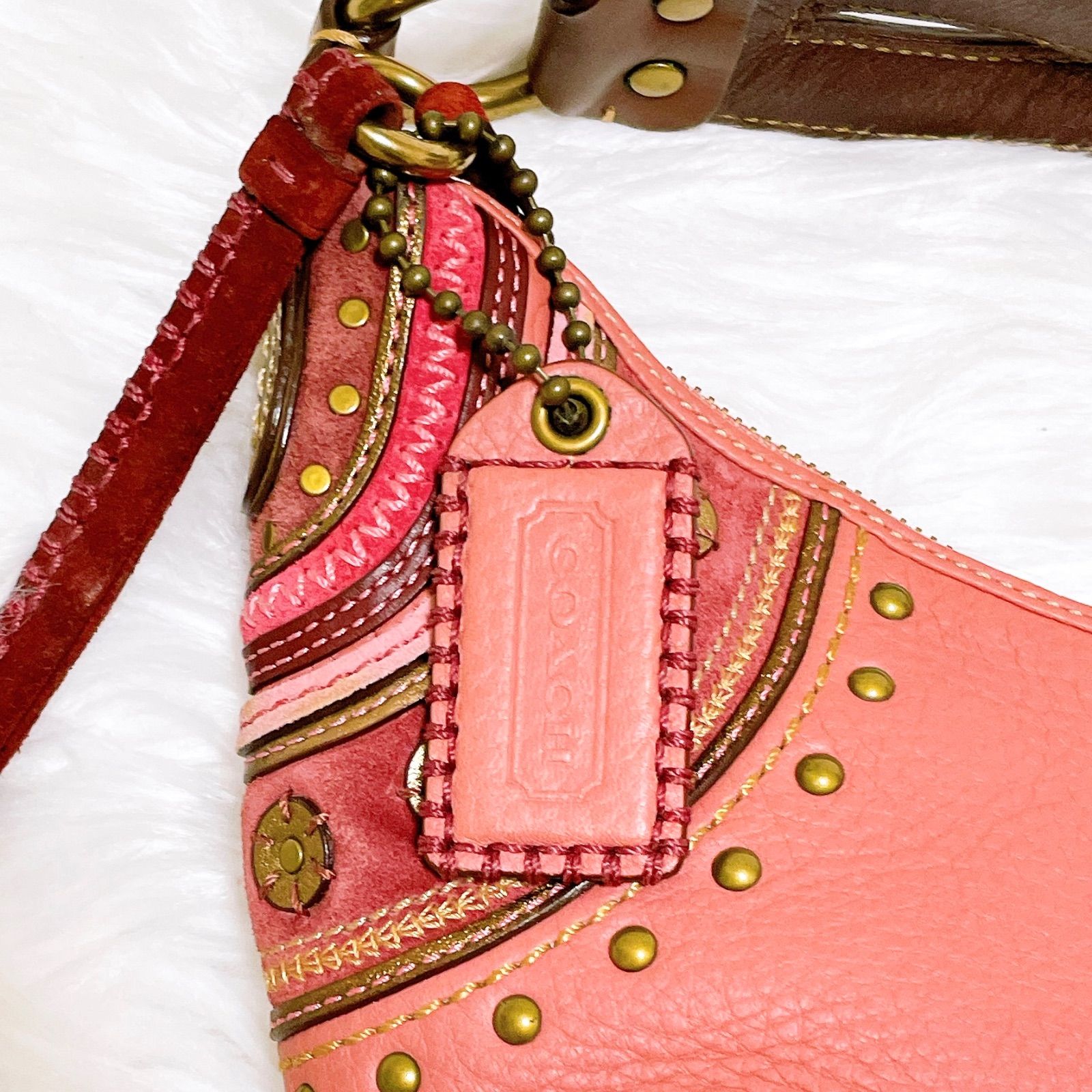 美品✨coach ワンショルダー　クロワッサン型　スタッズ　希少デザイン 美品✨coach 希少デザイン ワンショルダー クロワッサン型