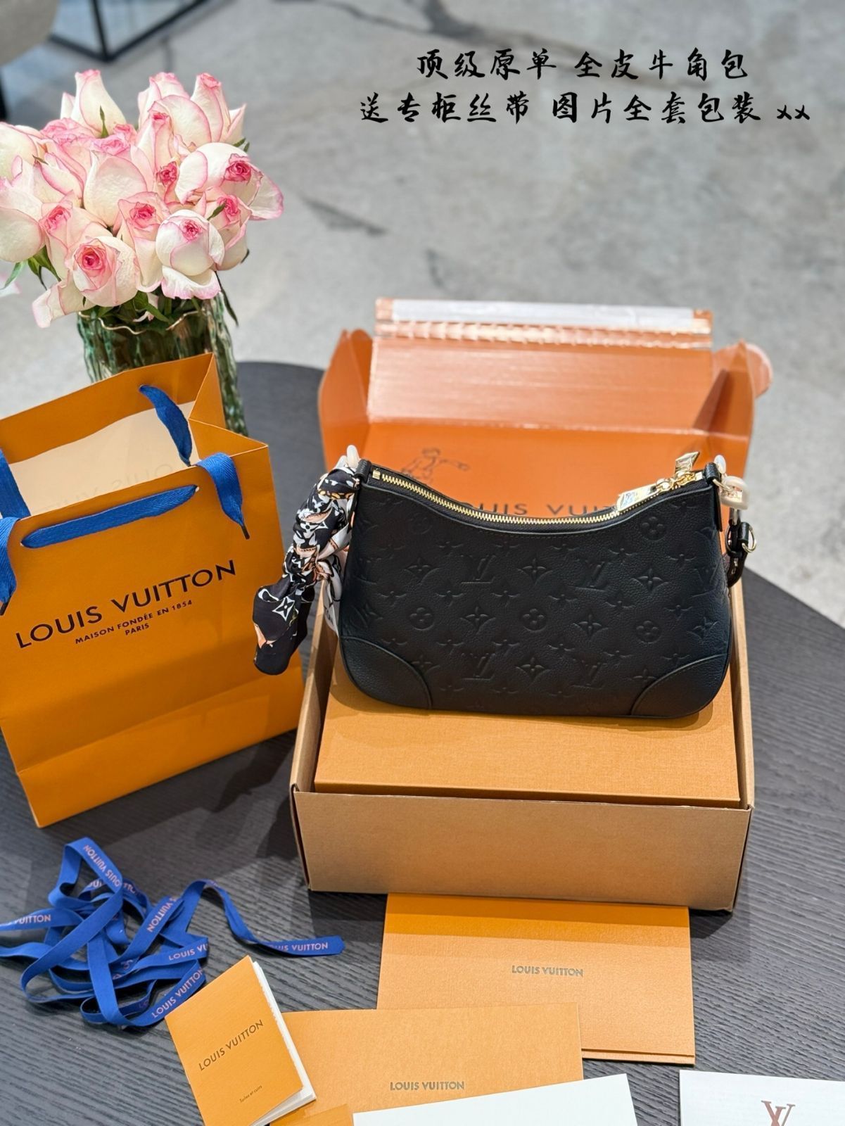 今日特価】LV Gray All - Leather Croissant Bag ルイ・ヴィトン