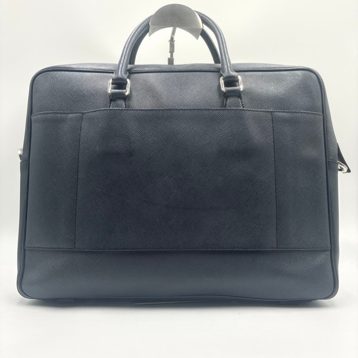 美品 プラダ ビジネスバッグ サフィアーノレザー 三角タグ A4 ハンド 灰色 美品 プラダ ビジネスバッグ サフィアーノレザー 三角タグ A4