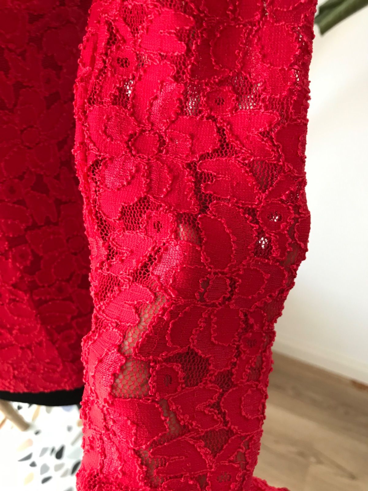 フラメンコ 総レース ブラウス レッド 首元スッキリ 長袖ミニ4段ボランテ S フラメンコ 総レース ブラウス レッド 首元スッキリ 長袖ミニ4段