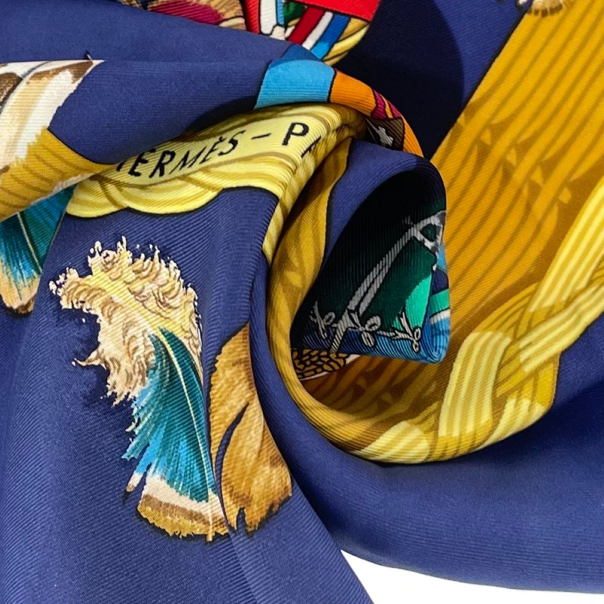 限界価格　HERMES プリーツスカーフ COUVEE D'HERMES HERMES エルメス COUVEE D'HERMES エルメスの雛たち スカーフ