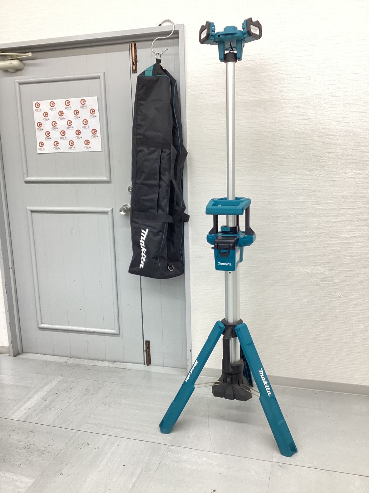品 Makita|マキタ 充電式タワーライト本体のみ ツールバッグ付 ML814 ITJZXV0B6FFA エコツール豊田インター店 M02