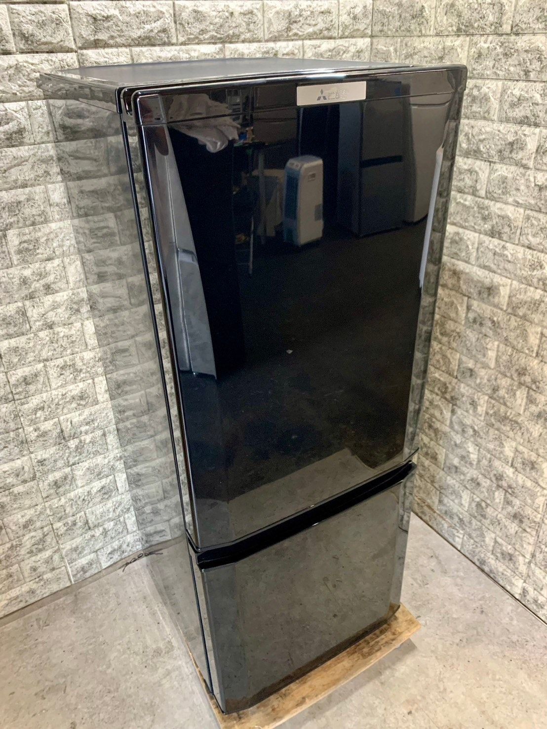 大阪送料無料★3か月保障付き★冷蔵庫★2020年★三菱★2ドア★MR-P15E-B1★R-239 大阪送料無料☆3か月保障付き☆冷蔵庫☆2020年☆三菱☆2ドア☆MR-P15E