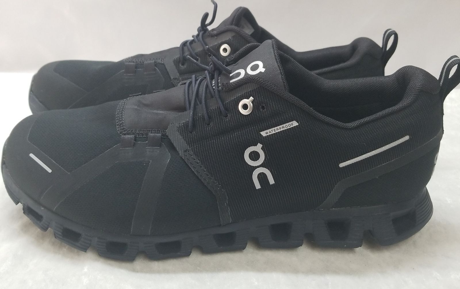 On 【美品】Onスニーカー Cloud Water Proof All Black 27.5cm《0309-12》
