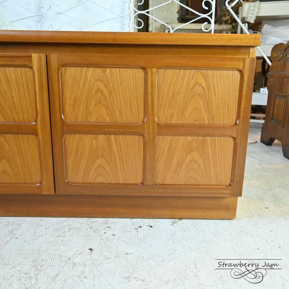 L3705-302 英国ヴィンテージ Nathan サイドボード テレビ台 北欧 L3705-302 英国ヴィンテージ ネイサン Nathan サイドボード テレビ台